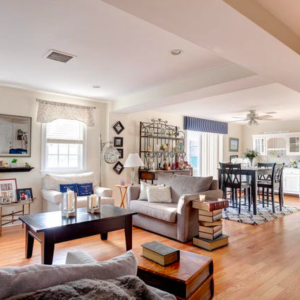 The world is your oyster in this townhouse-style Hyannis condo